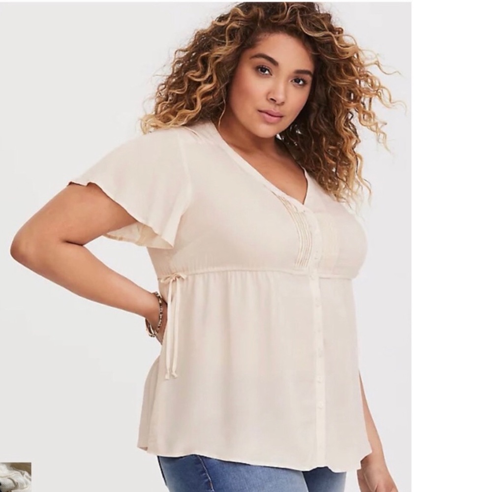 Torrid Size 0 Textured Flutter Sleeve Blouse NWT